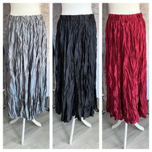 Load image into Gallery viewer, Satin crinkle skirt - red