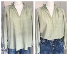 Load image into Gallery viewer, Dobbie blouse - sage
