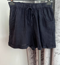 Load image into Gallery viewer, Linen shorts - navy
