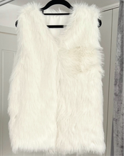 Load image into Gallery viewer, Faux fur gilet - cream
