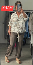 Load image into Gallery viewer, Camo shirt - stone
