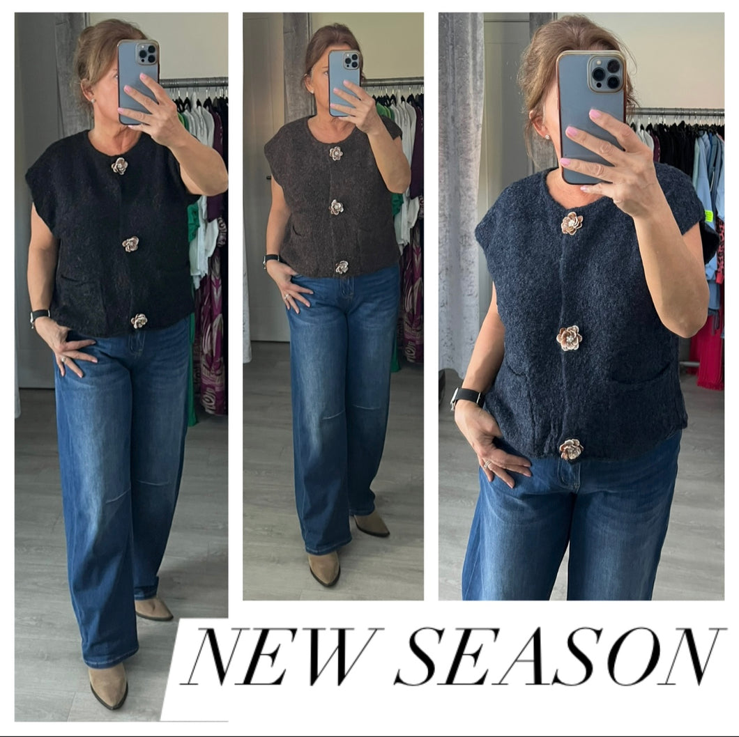 Flower button knit