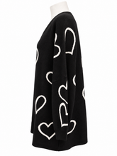 Load image into Gallery viewer, Oversized Heart Print V-Neck Jumper
