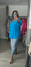 Load image into Gallery viewer, Dip hem top - turquoise
