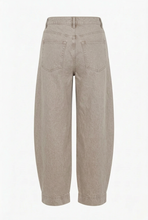 Load image into Gallery viewer, Barrel jeans - latte
