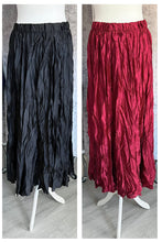 Load image into Gallery viewer, Satin crinkle skirt - red

