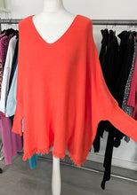 Load image into Gallery viewer, Oversized V-neck &amp; fringing - orange
