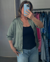 Load image into Gallery viewer, Silky zip jacket/top
