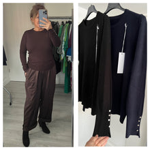 Load image into Gallery viewer, Button sleeves knit
