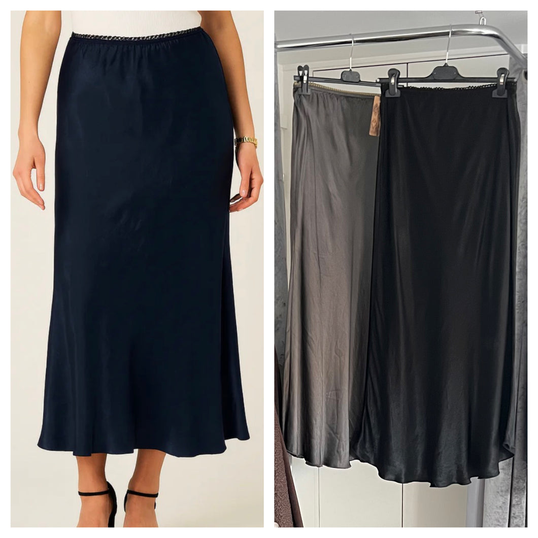 Silky lace waist skirt