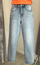 Load image into Gallery viewer, Toxik Boyfriend jeans - pale blue
