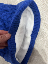 Load image into Gallery viewer, Pom fleece cable hats
