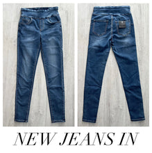 Load image into Gallery viewer, Pull on jeans - size 8
