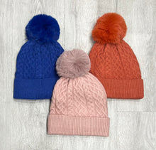 Load image into Gallery viewer, Pom fleece cable hats
